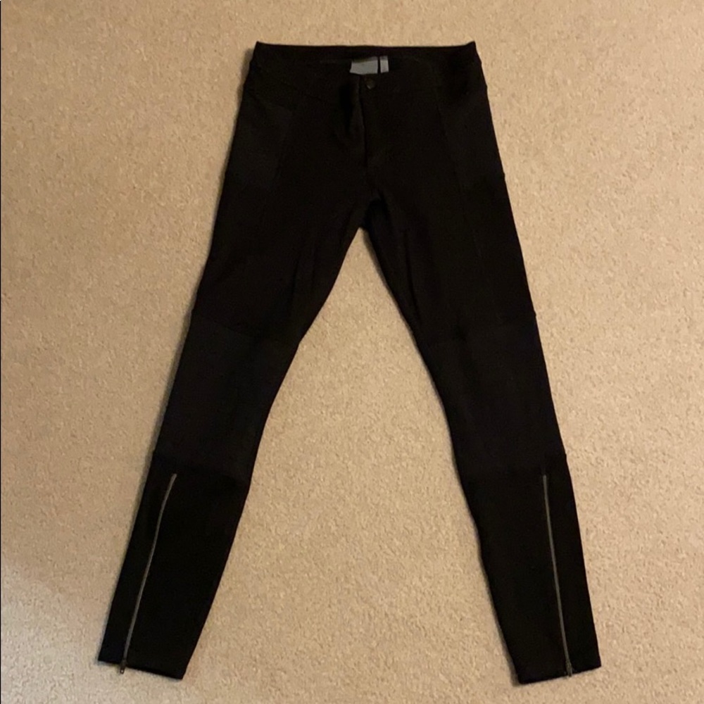 Athleta black moto pants with zipper at ankle